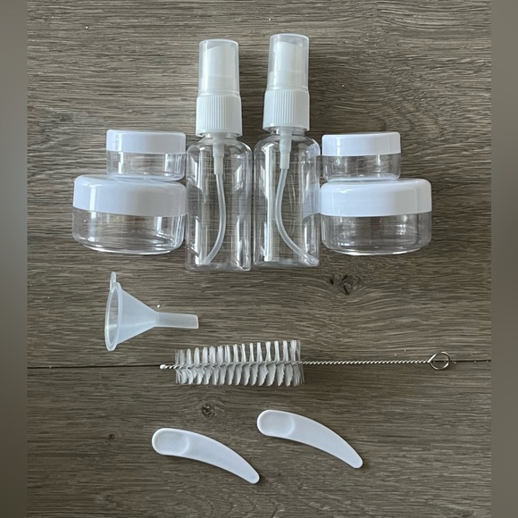 NWOT Travel Bundle. Face Bag for Makeup and Travel Bottle Kit - Picture 9 of 16